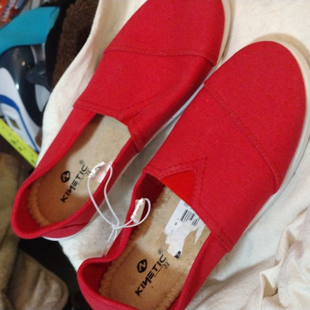 New Red kinetic Sz 9 sneakers
